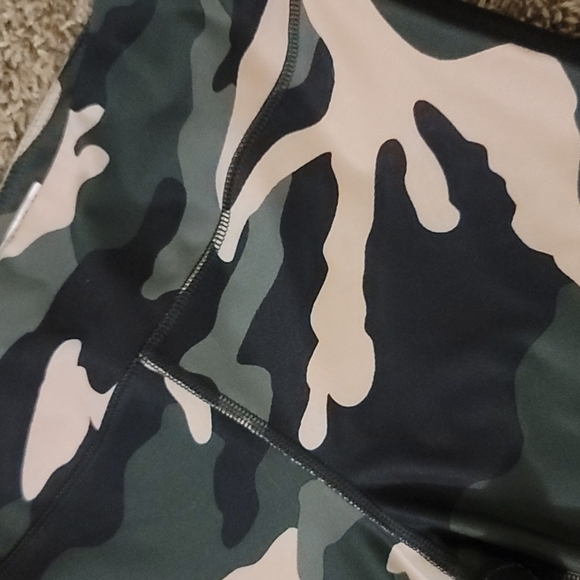 Forever 21 Camo Athletic Pants Size Medium - Picture 2 of 5
